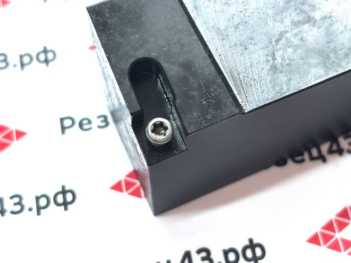 Резец канавочный SGESR2525M-D-F