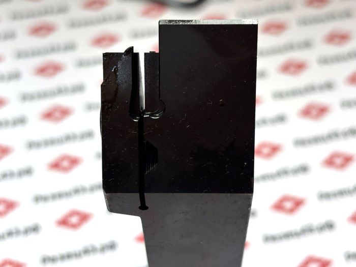 Резец канавочный MGEUR2525-4 45°