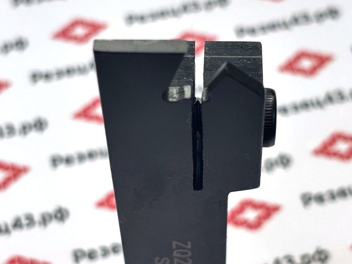 Резец отрезной канавочный ZQ2020R-3