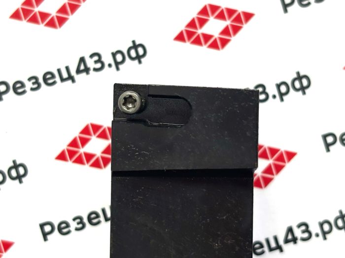 Резец канавочный SGESR2525M-D-F