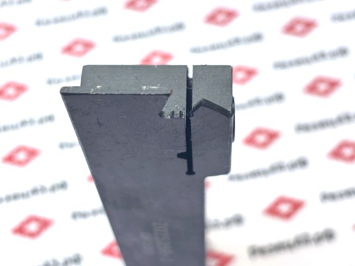 Резец отрезной канавочный ZQ2525R-2