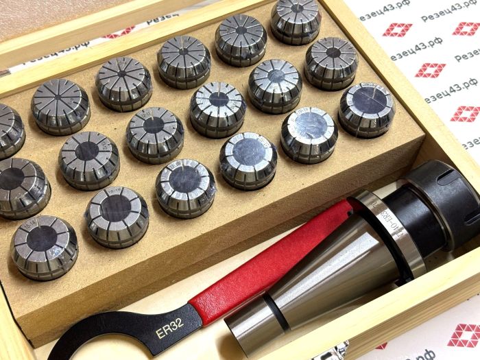Цанговый патрон NT40 с ключом и набором цанг ER32 в кейсе (NT40-ER32-18PCS)