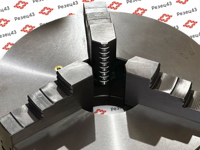 Патрон самоцентрирующийся 3-х кулачковый 250 мм УК8 (K11-250/C8)