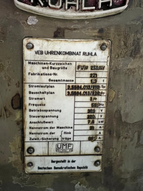 Станок фрезерный FUW 250 под ремонт